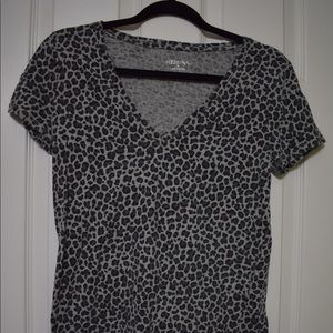 Gray leopard print tee